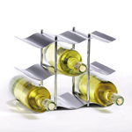WOHNACCESSOIRES; z. B.: dekorative Weinregale aus Edelstahl
